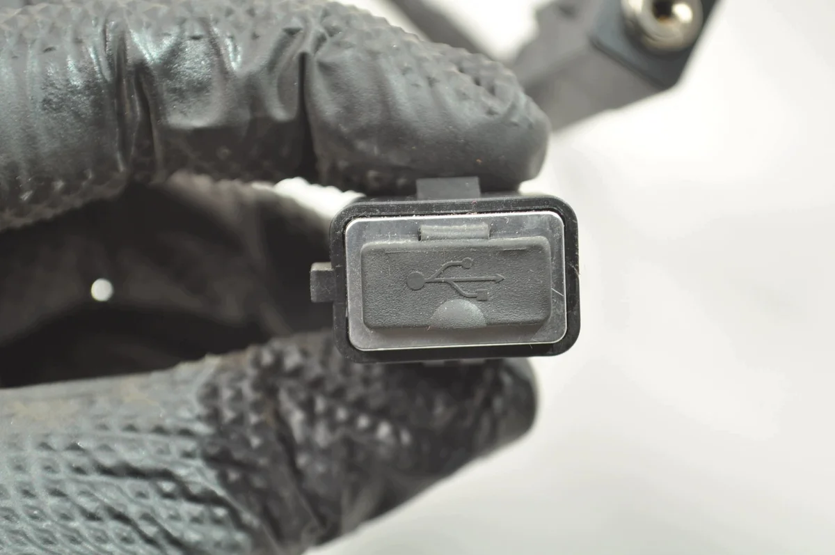 Volvo USB Port Socket C30 Lift Used