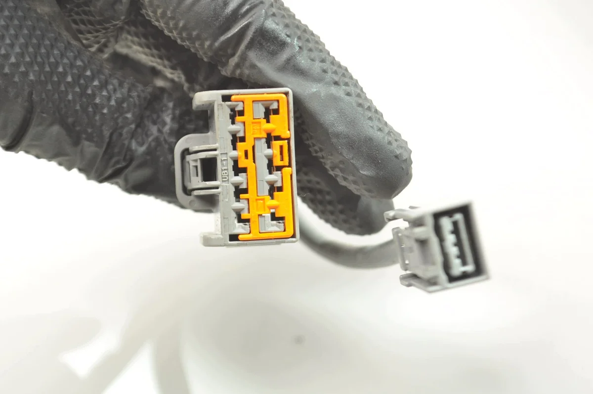 USB-portti Volvo C30 (2006-2013) image 4