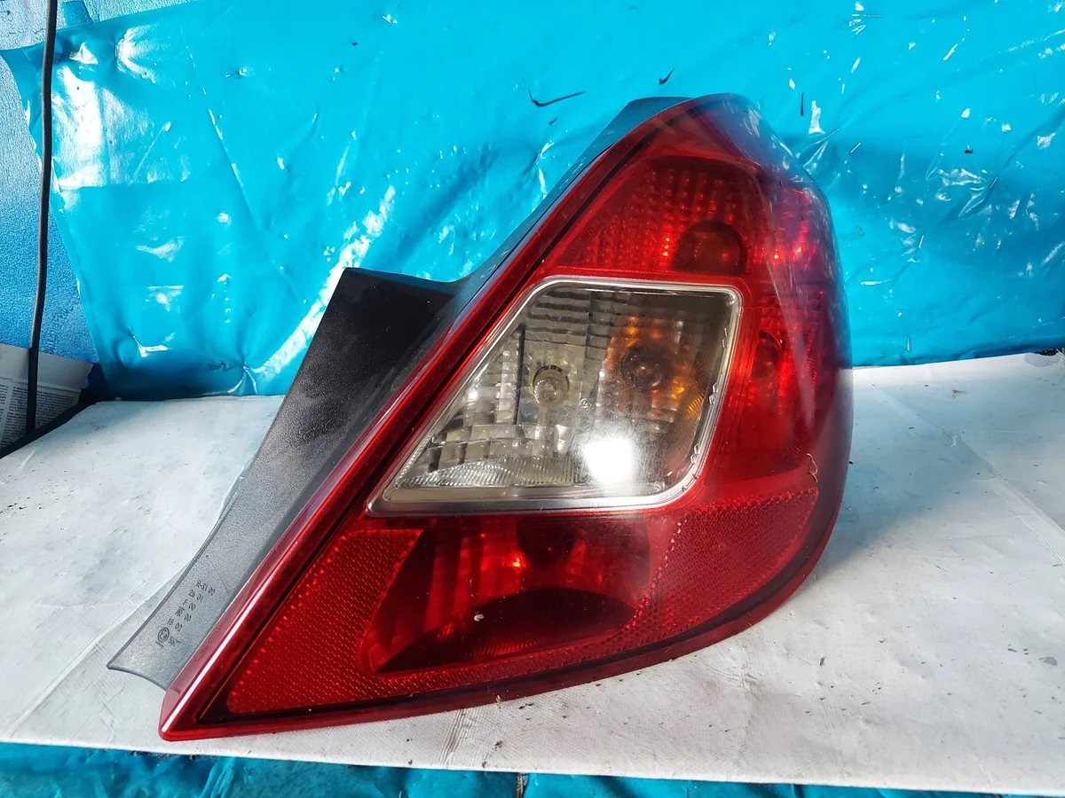 Feu arrière droit Opel Corsa D 5P 13269051