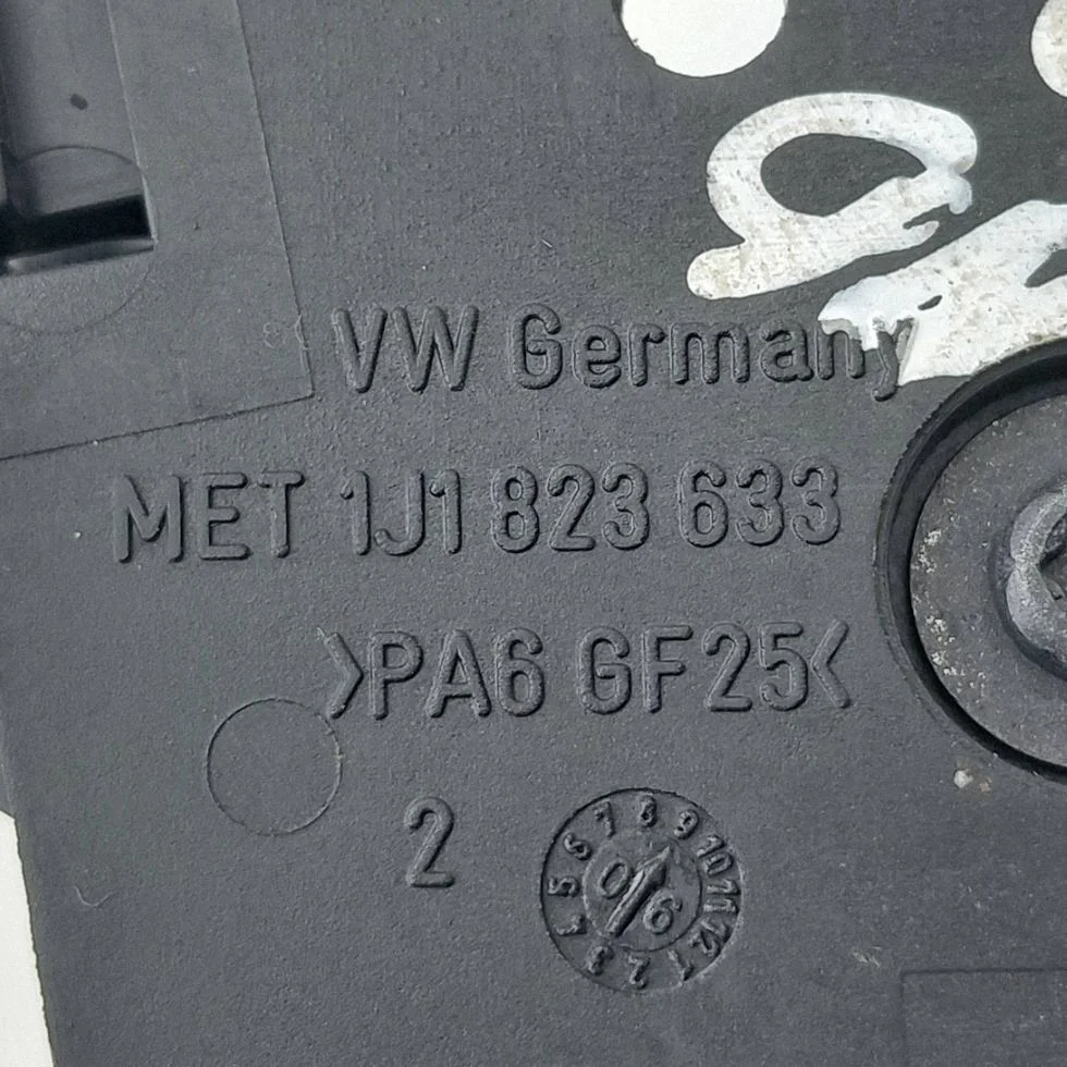 Handtag för motorhuv VW Polo IV 9N3