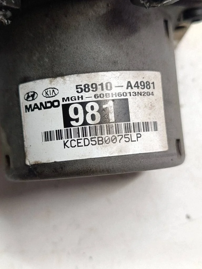 Bomba ABS Kia Carens IV 1.7 CRDi Usado image 4