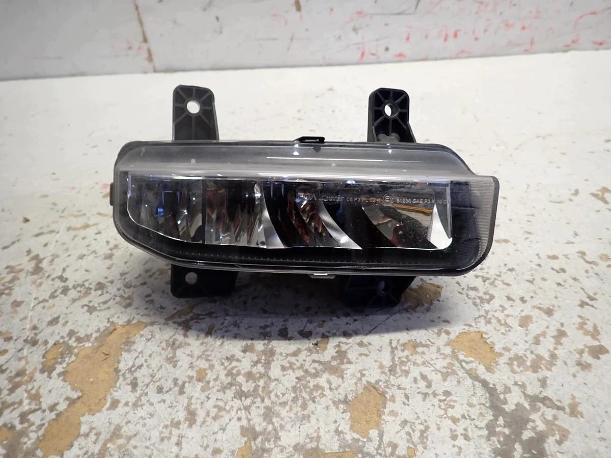 Halogen höger Chrysler Pacifica 2021- image 2