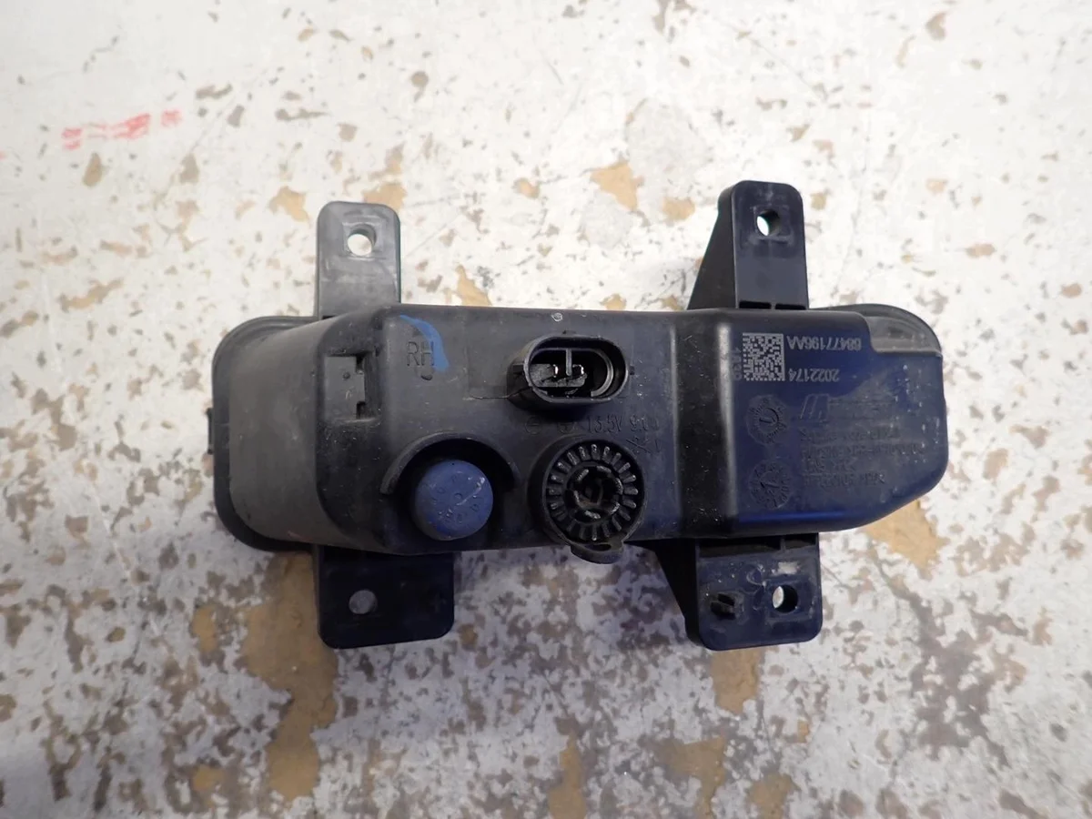 Halogen höger Chrysler Pacifica 2021- image 3