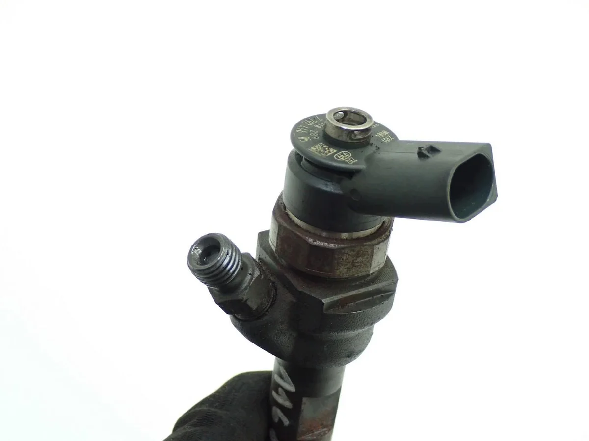 BMW 7798446 12-01 Injectors Set Used image 3