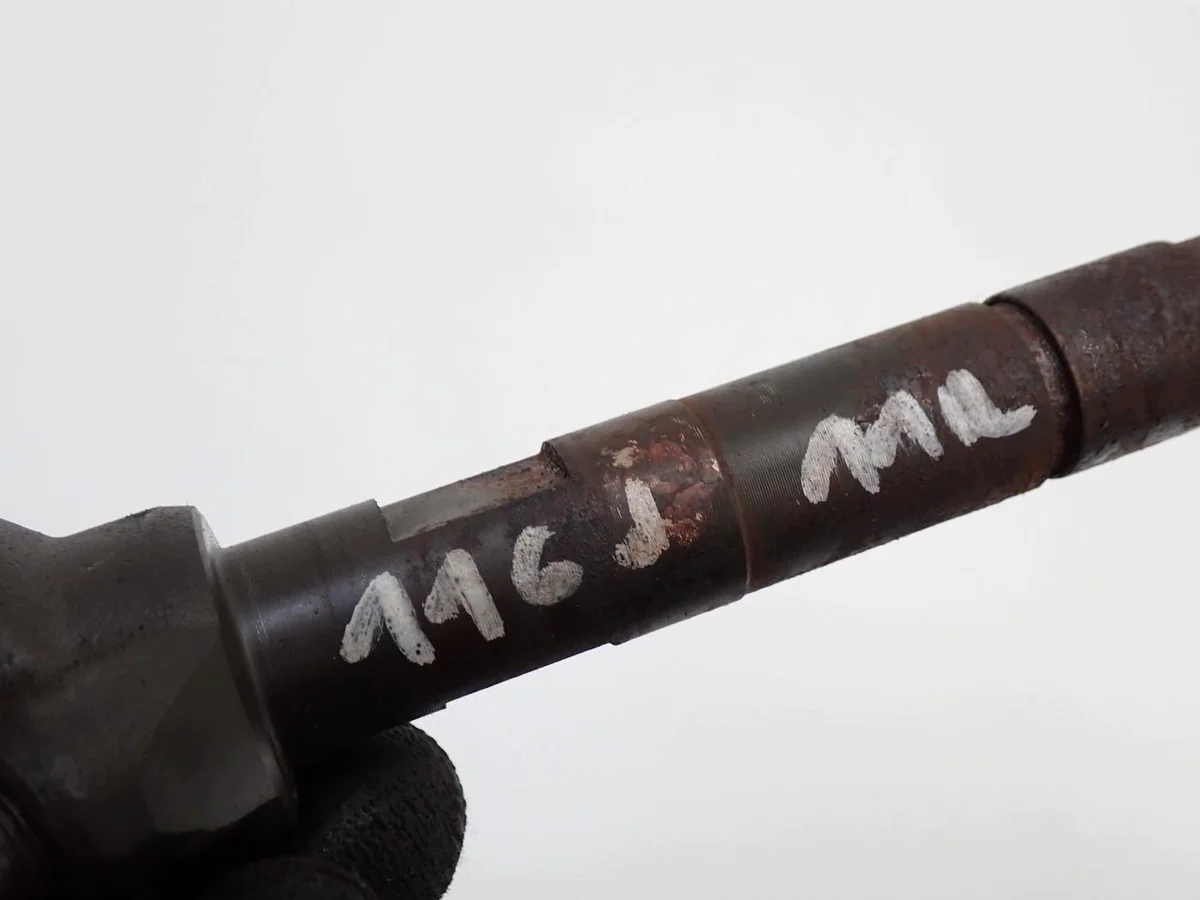 BMW 7798446 12-01 Injectors Set Used image 5
