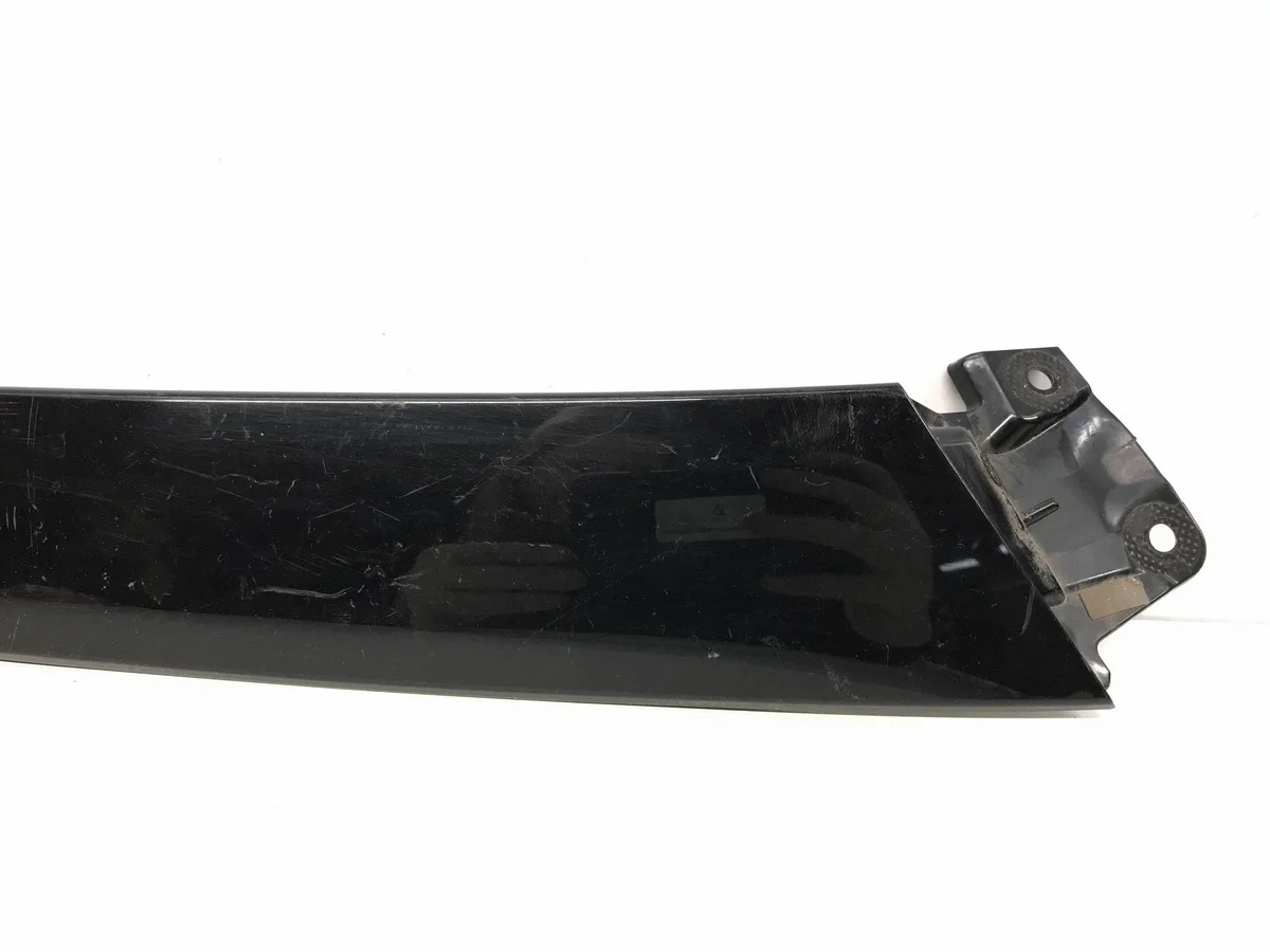 Kia Xceed Rear Trunk Spoiler Right Used thumbnail 3