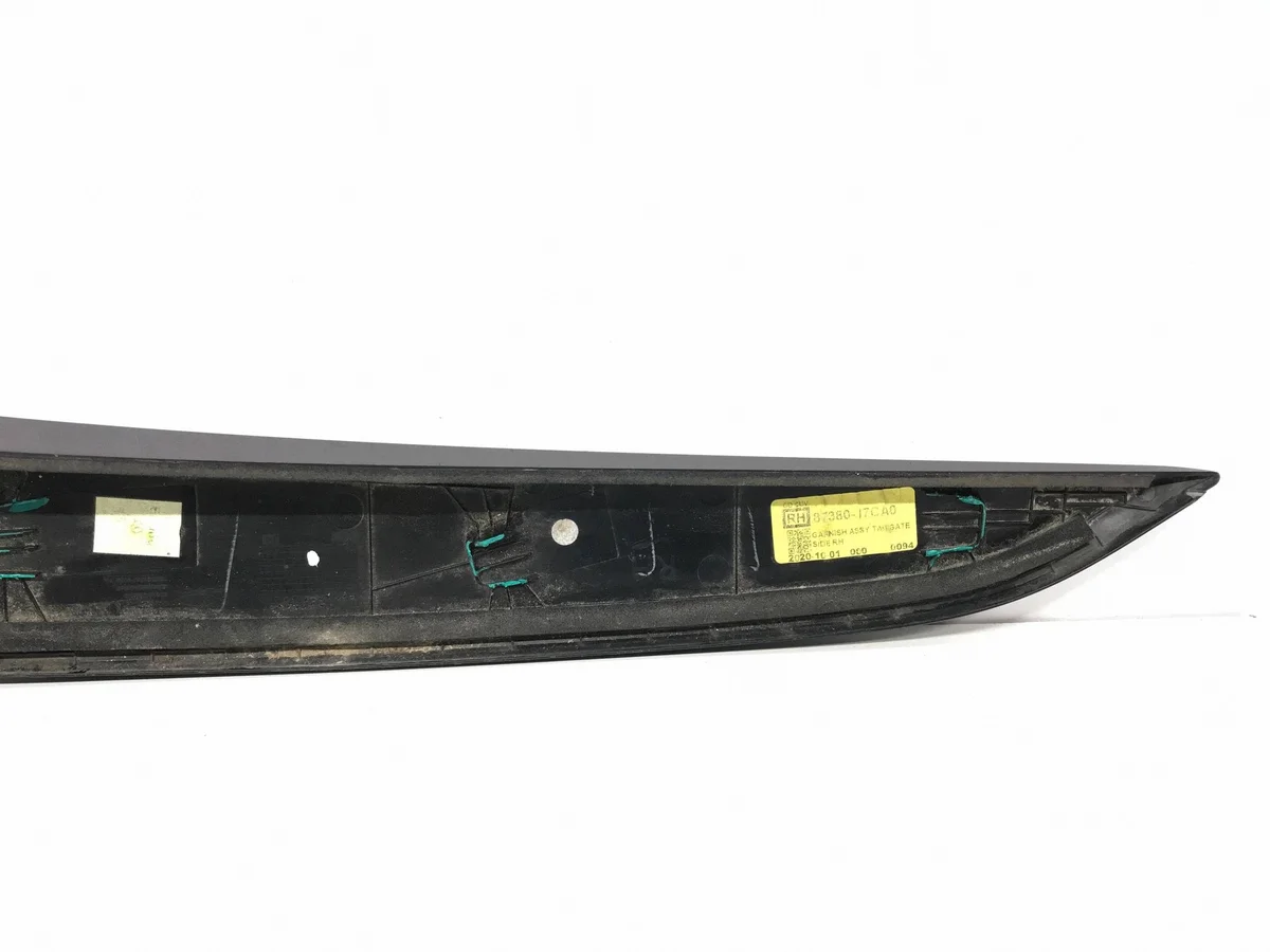 Kia Xceed Rear Trunk Spoiler Right Used thumbnail 6