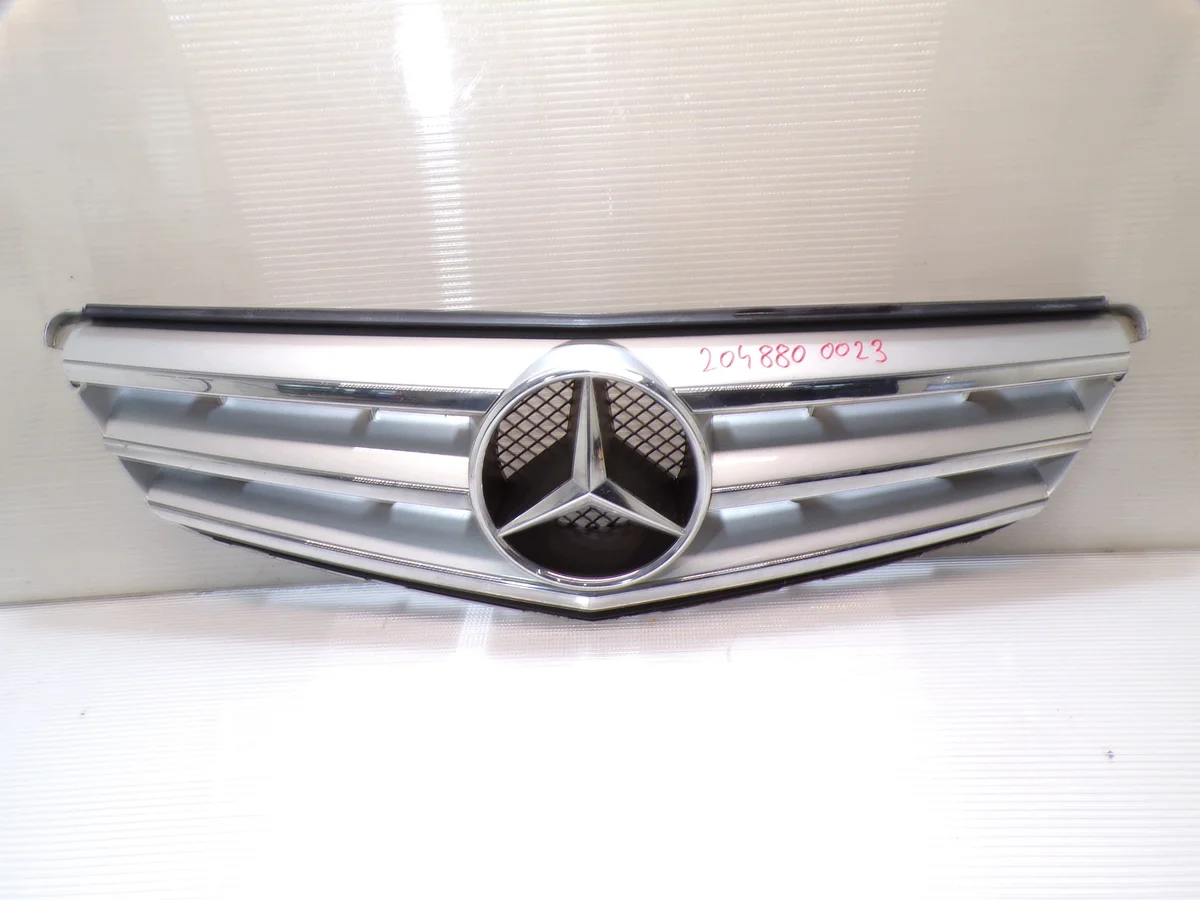 Grelha Mercedes W204 Classe C Usada