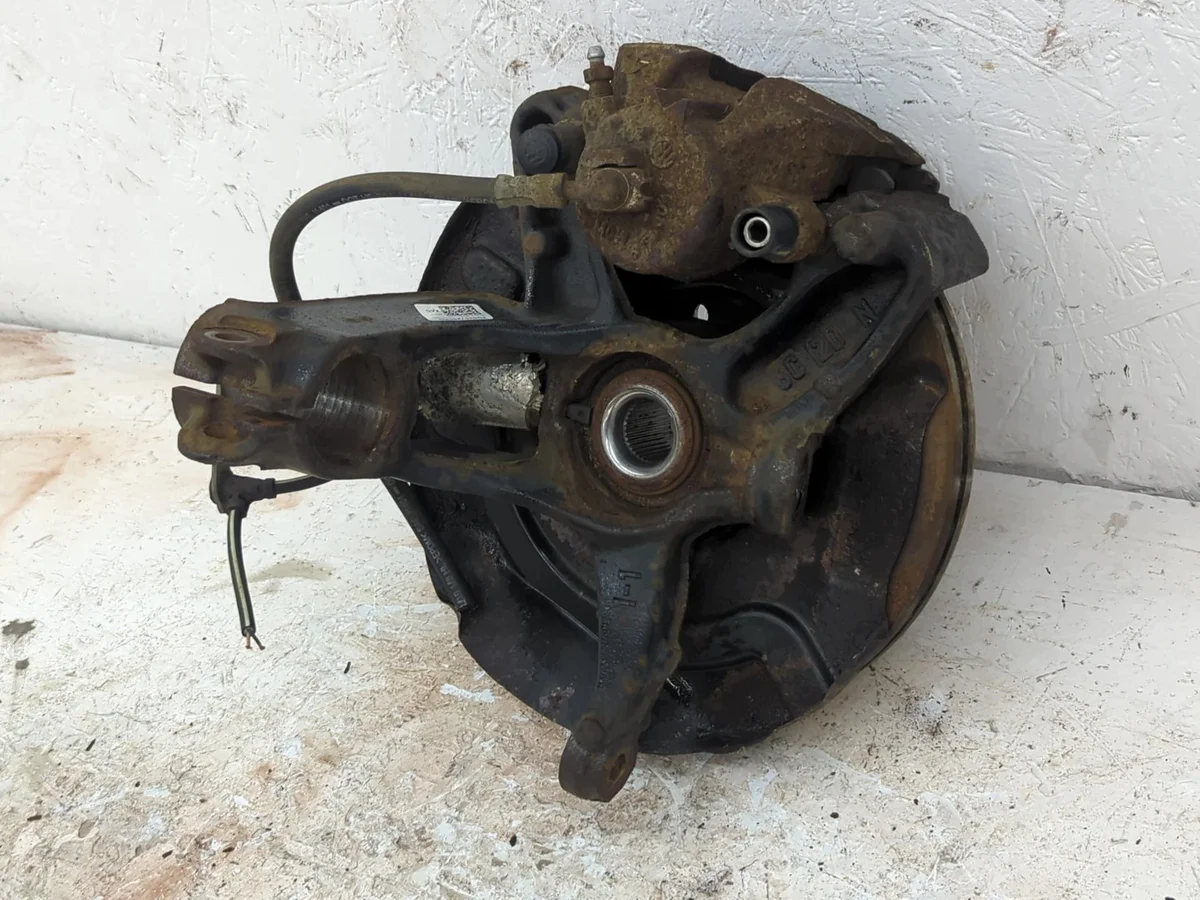 VW T-Roc Left Front Wheel Hub 2Q0407255AD