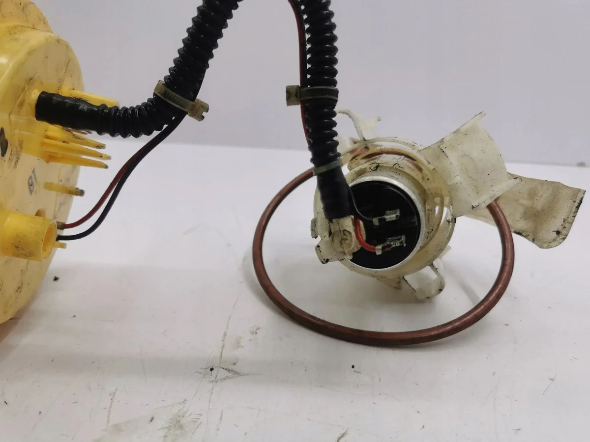 Pompa carburante BMW F10 F11 2012 AMD111177
