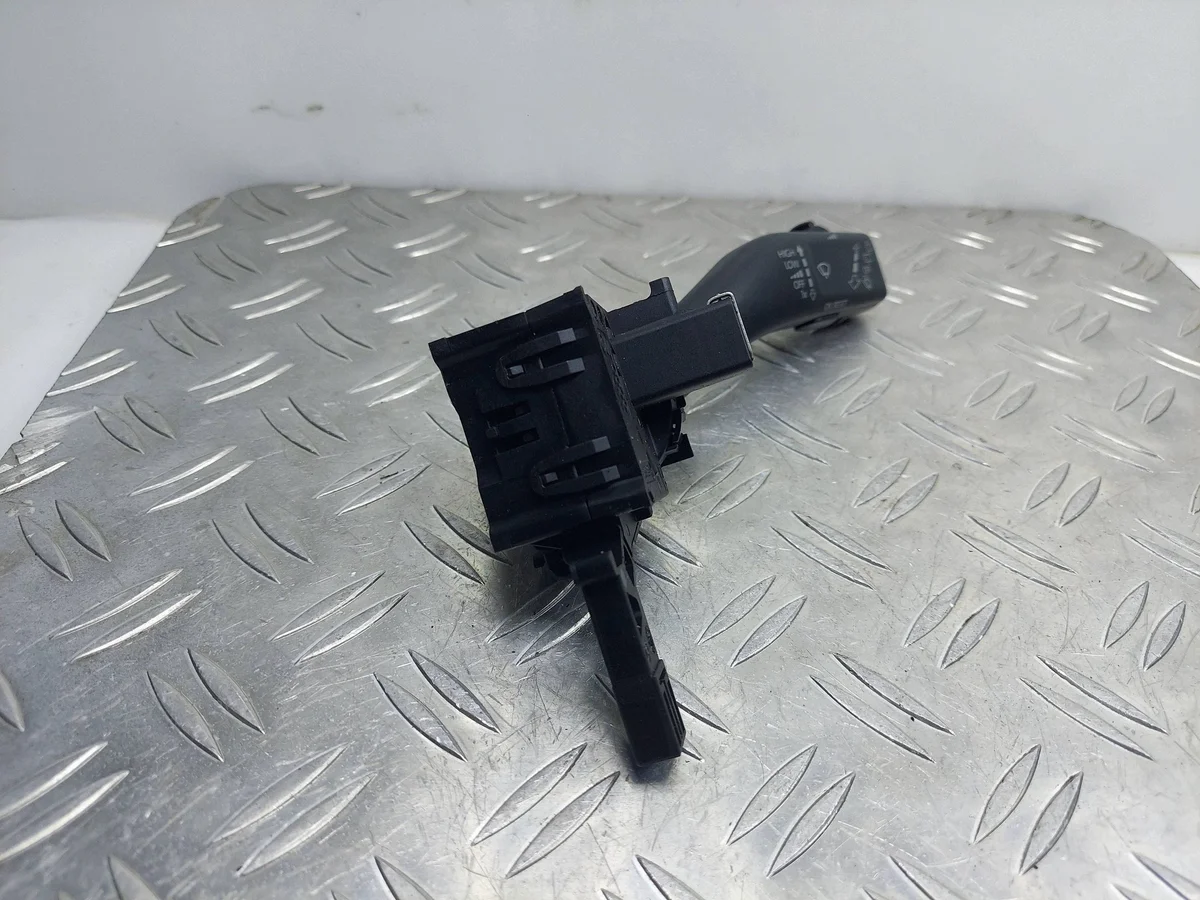 Interruptor Limpiaparabrisas Skoda Octavia MK2 Usado image 3