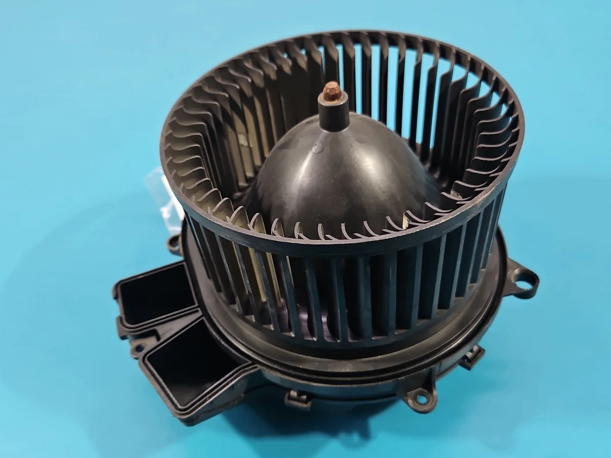 Ventilador Mercedes ML W166 Usado image 4