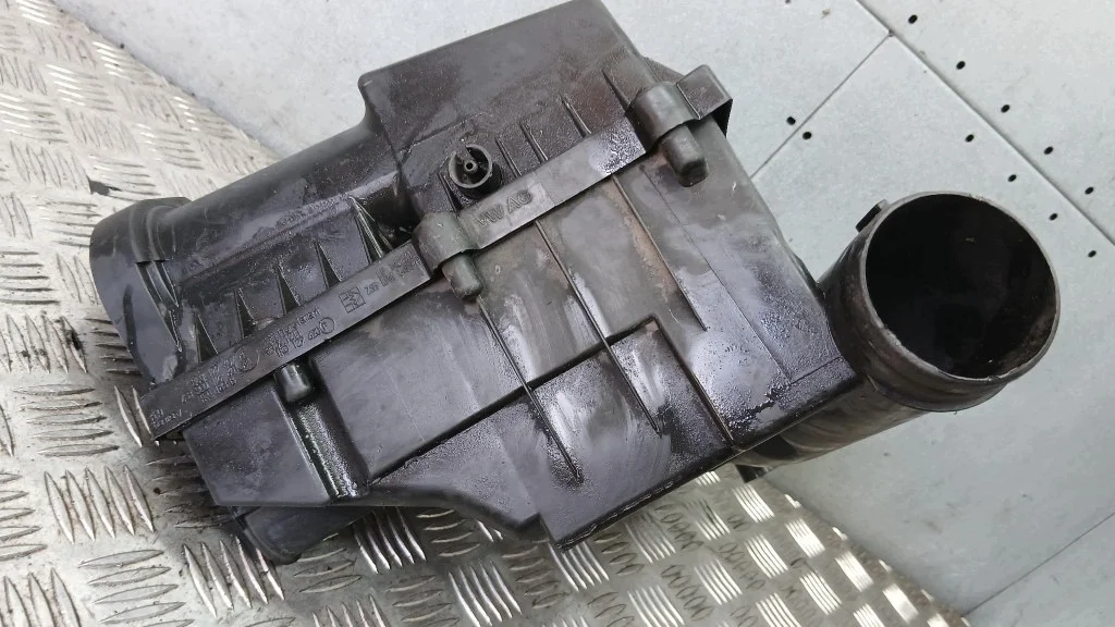 Behuizing luchtfilter VW Passat B6 1.9TDI image 4