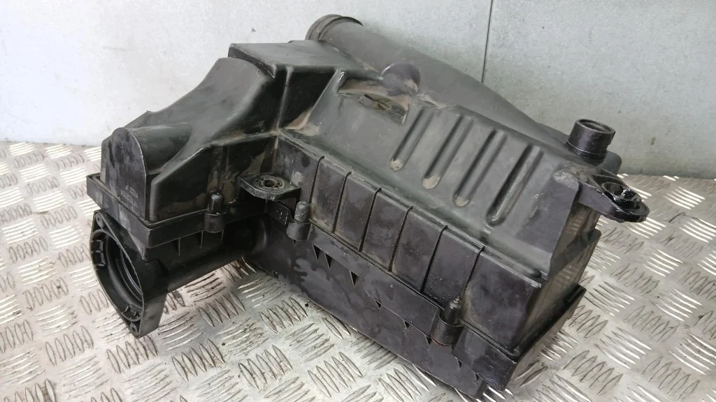 Behuizing luchtfilter VW Passat B6 1.9TDI image 9