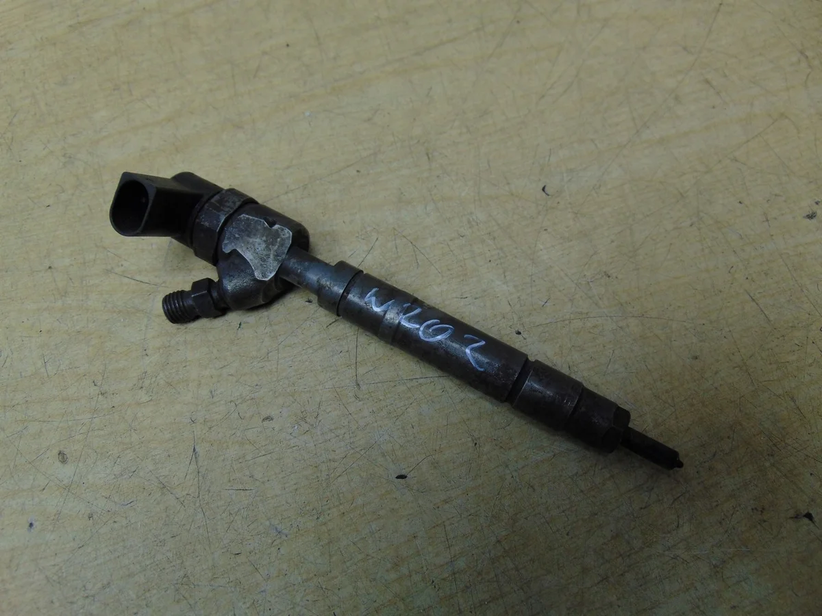 Iniettore Mercedes A6130700687 Usato