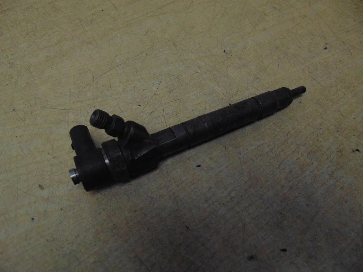 Injetor Mercedes A6130700687 Usado image 3