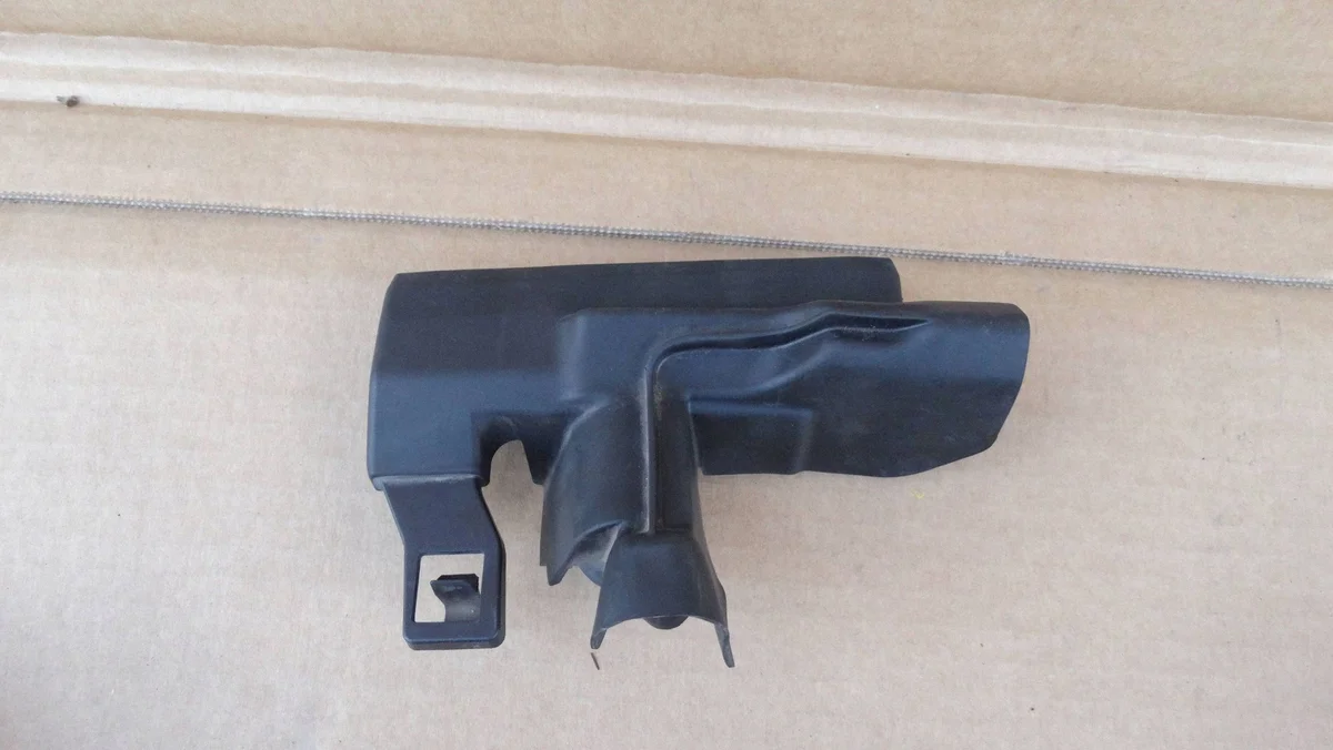 Peugeot 5008 II 2024 Windlauf vorne 9843850980