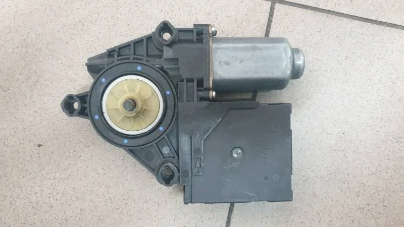 VW Golf V 5 lasinostimen moduuli 1k0959792q image 3