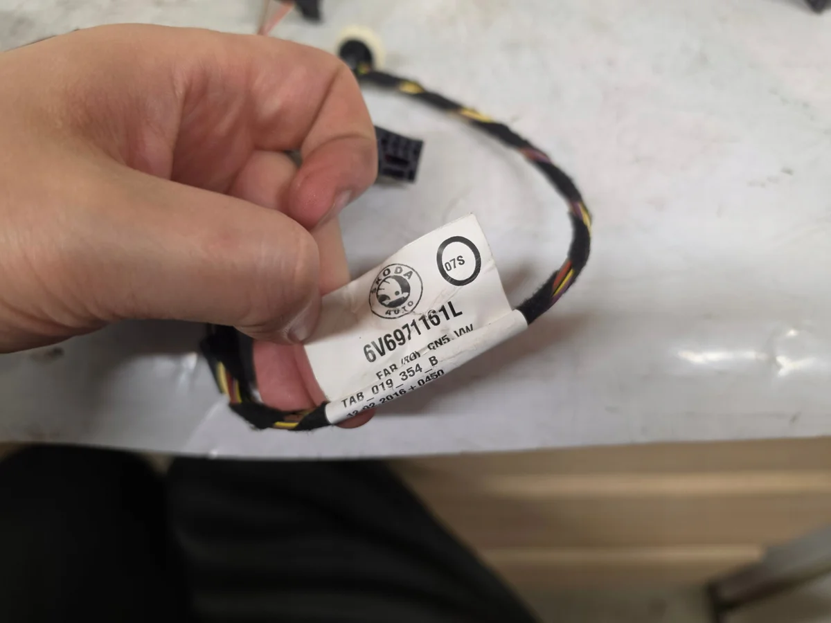Skoda Fabia Mk3 2017 Cable Puerta Trasera 6V6971161L image 5