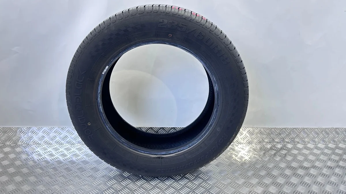 Pneu Verão Royal Performance 235/60R18 107Y Usado