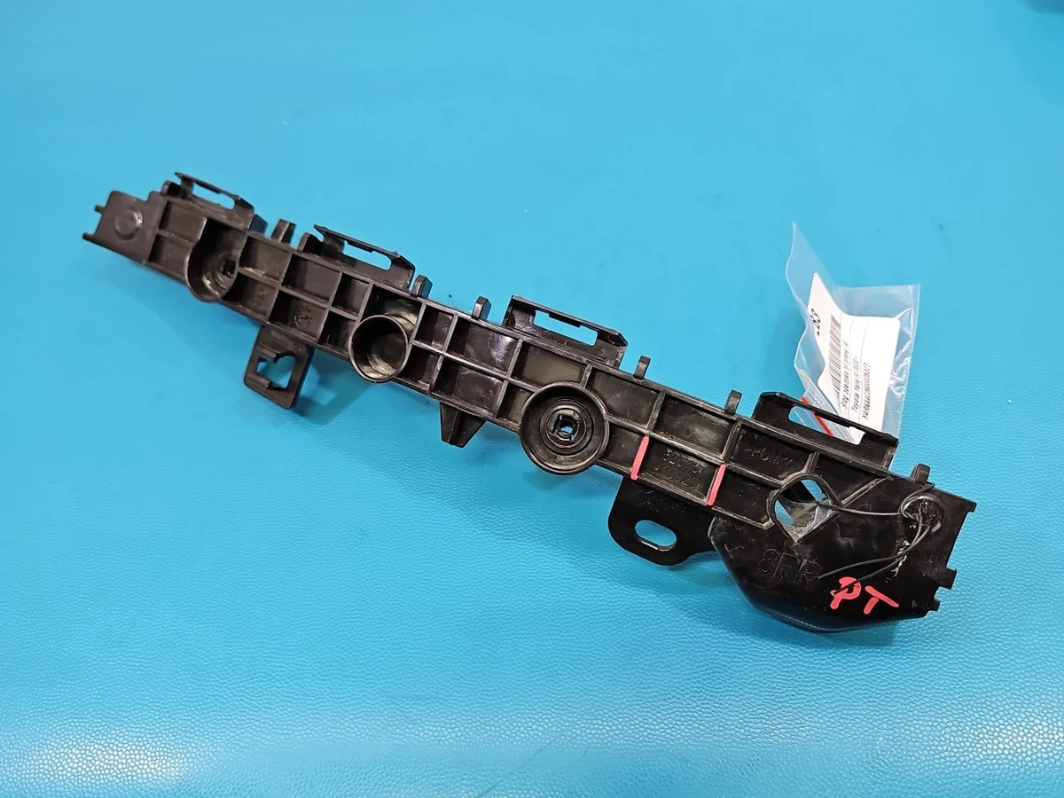 Supporto Paraurti Posteriore Destro Toyota Yaris IV