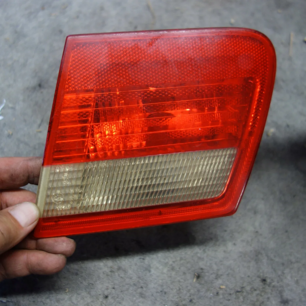 Luz maletero BMW 3 E46 Touring usada derecha
