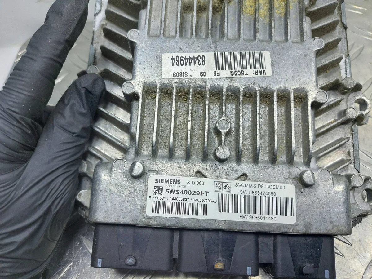 Engine Control Unit Peugeot 307 9655474580 image 4