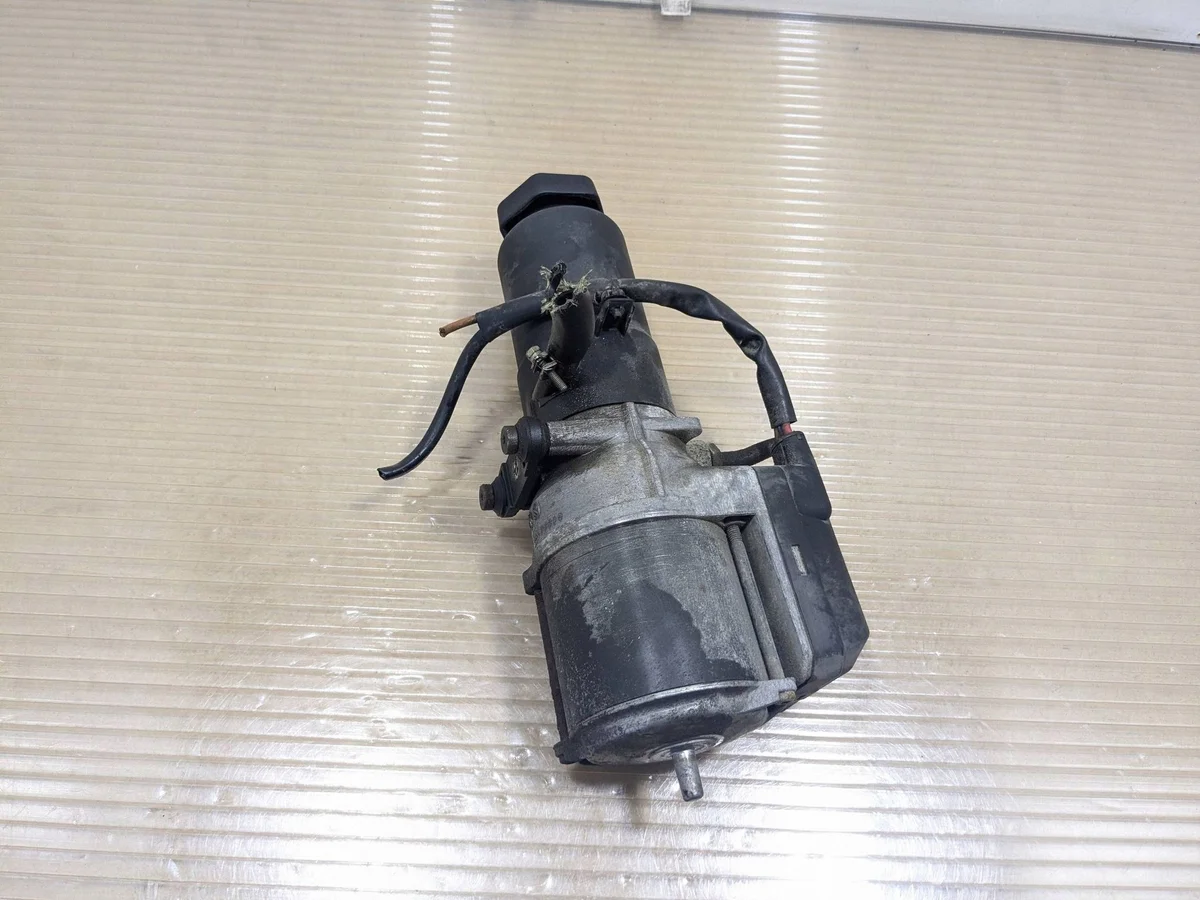 Ohjaustehostimen pumppu Mercedes-Benz A1684660401