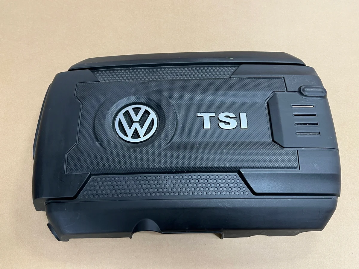 Audi VW Cubierta Motor 06K103925 Usada