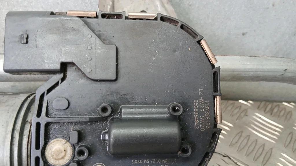 Wischergestänge VW Passat B6 3C1955119 gebraucht image 3