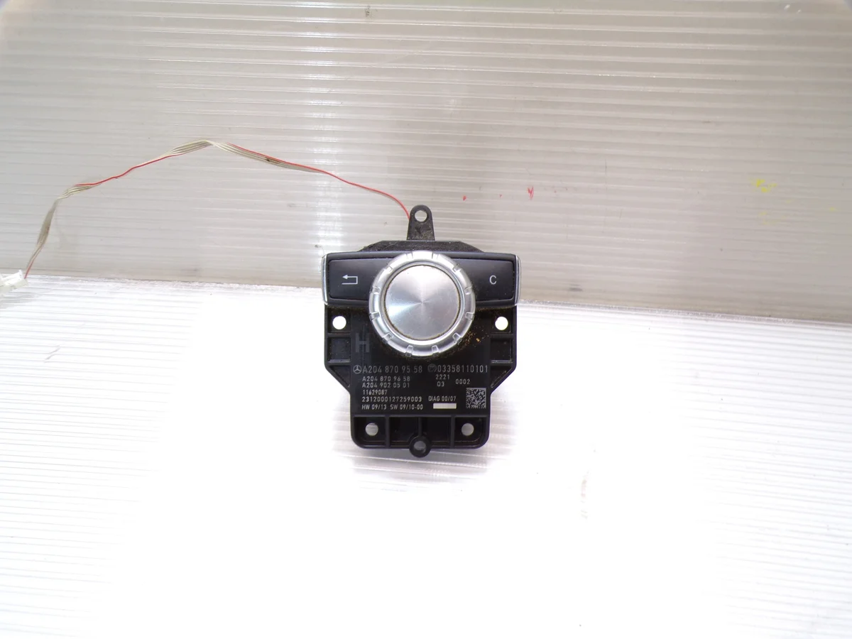 Mercedes W204 LIFT radio-navipaneeli 2048709558