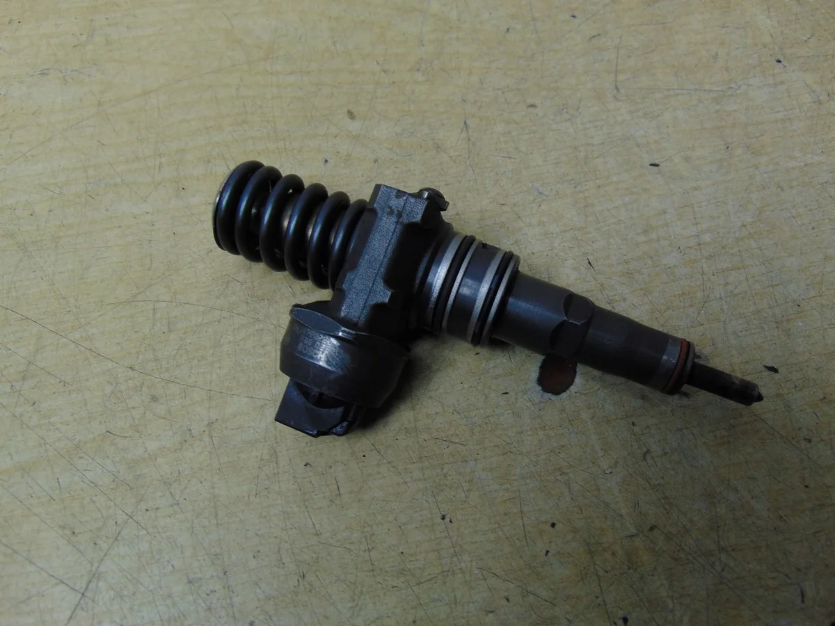 Polttoainesuutin Bosch 070130073N VW Touareg