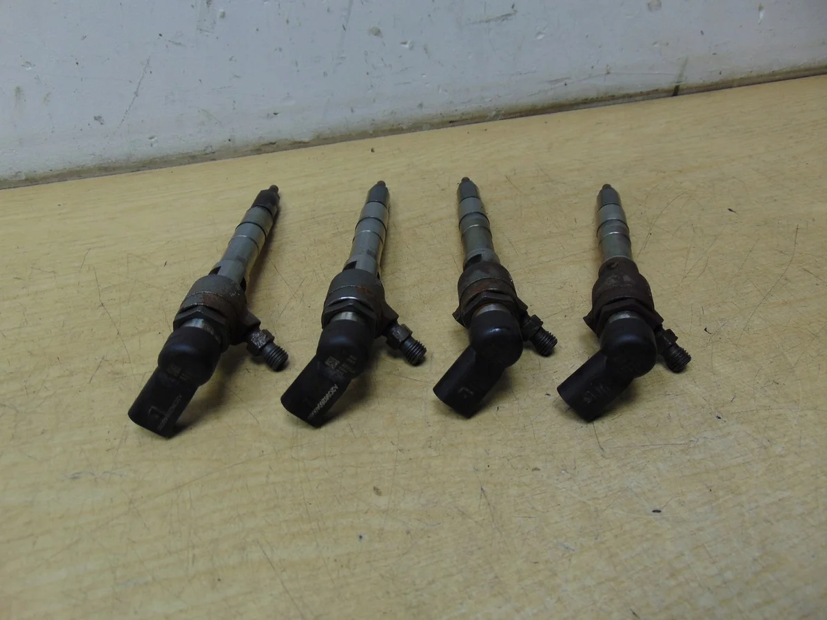 Injecteur Volkswagen Caddy 2011 03L130277B image 2