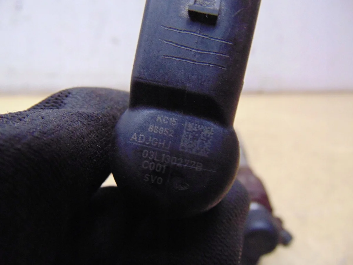 Injecteur Volkswagen Caddy 2011 03L130277B image 5