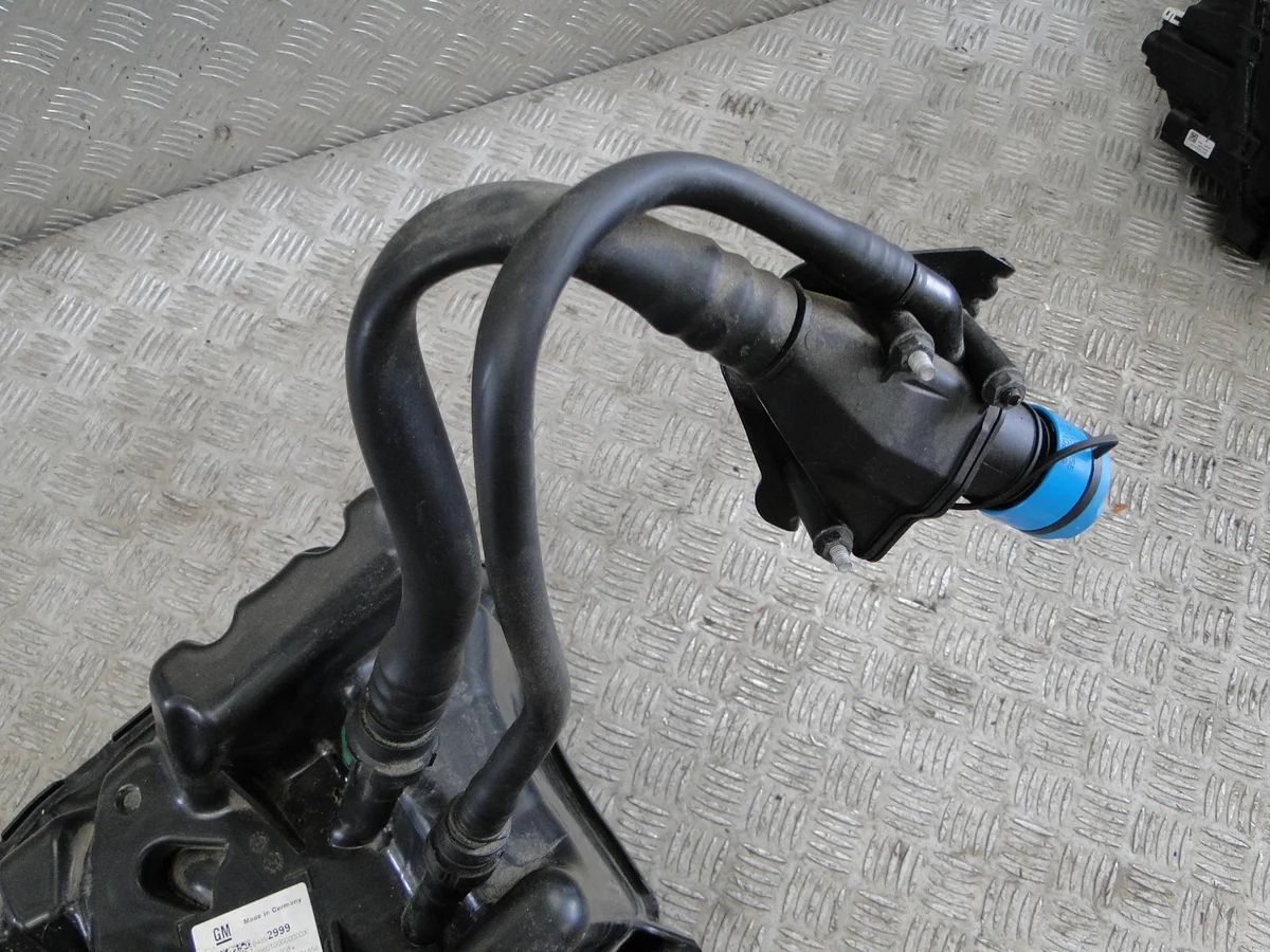 AdBlue pomp tank Opel Insignia B 1.5 CDTI image 5