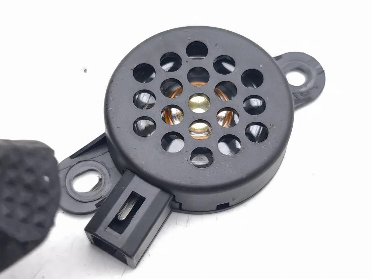 Maserati Coupe Buzzer PDC 104928 Usado image 3