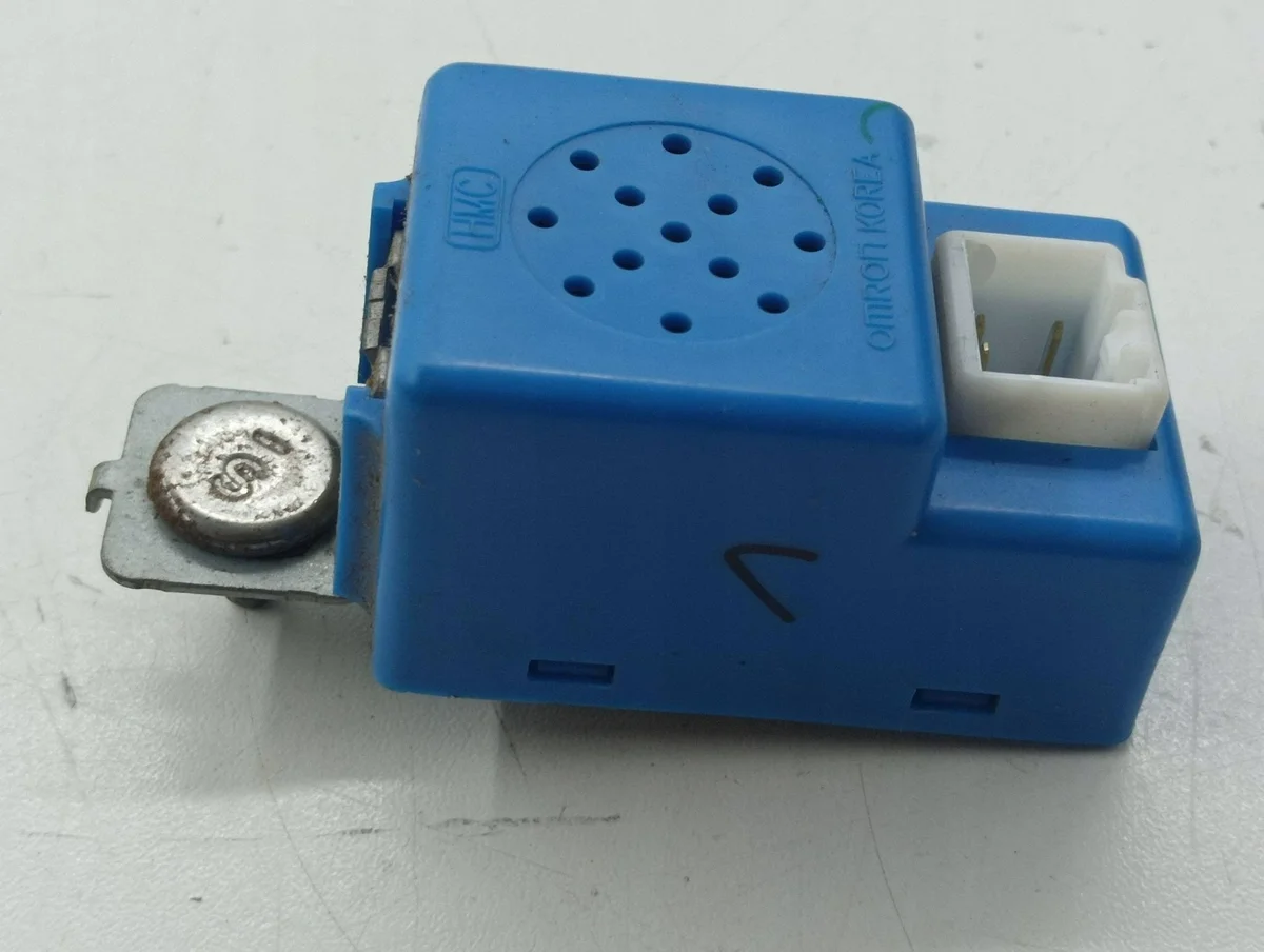Sensor PDC Kia Carnival 957104D010 Usado image 2