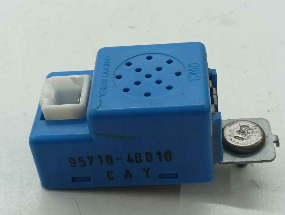 Sensor PDC Kia Carnival 957104D010 Usado