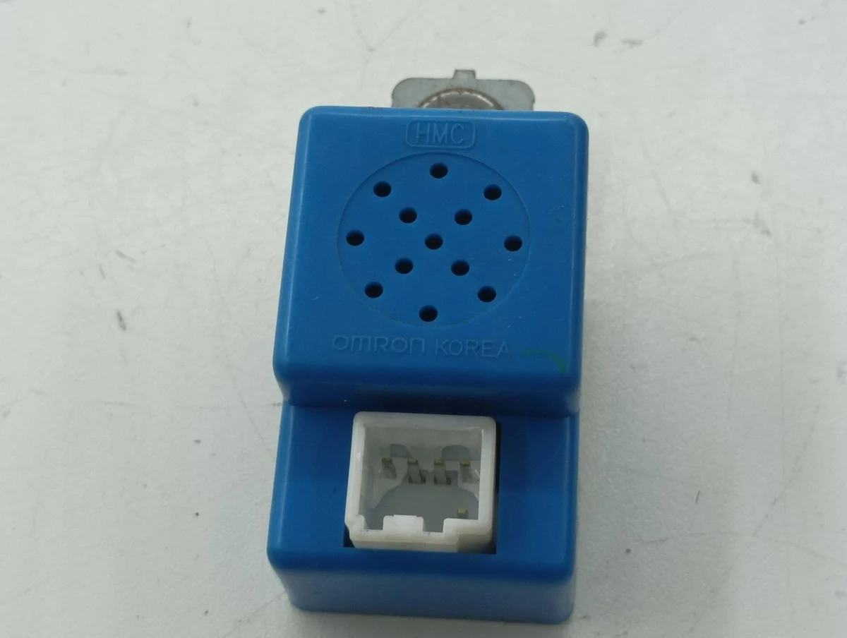 Sensor PDC Kia Carnival 957104D010 Usado image 3