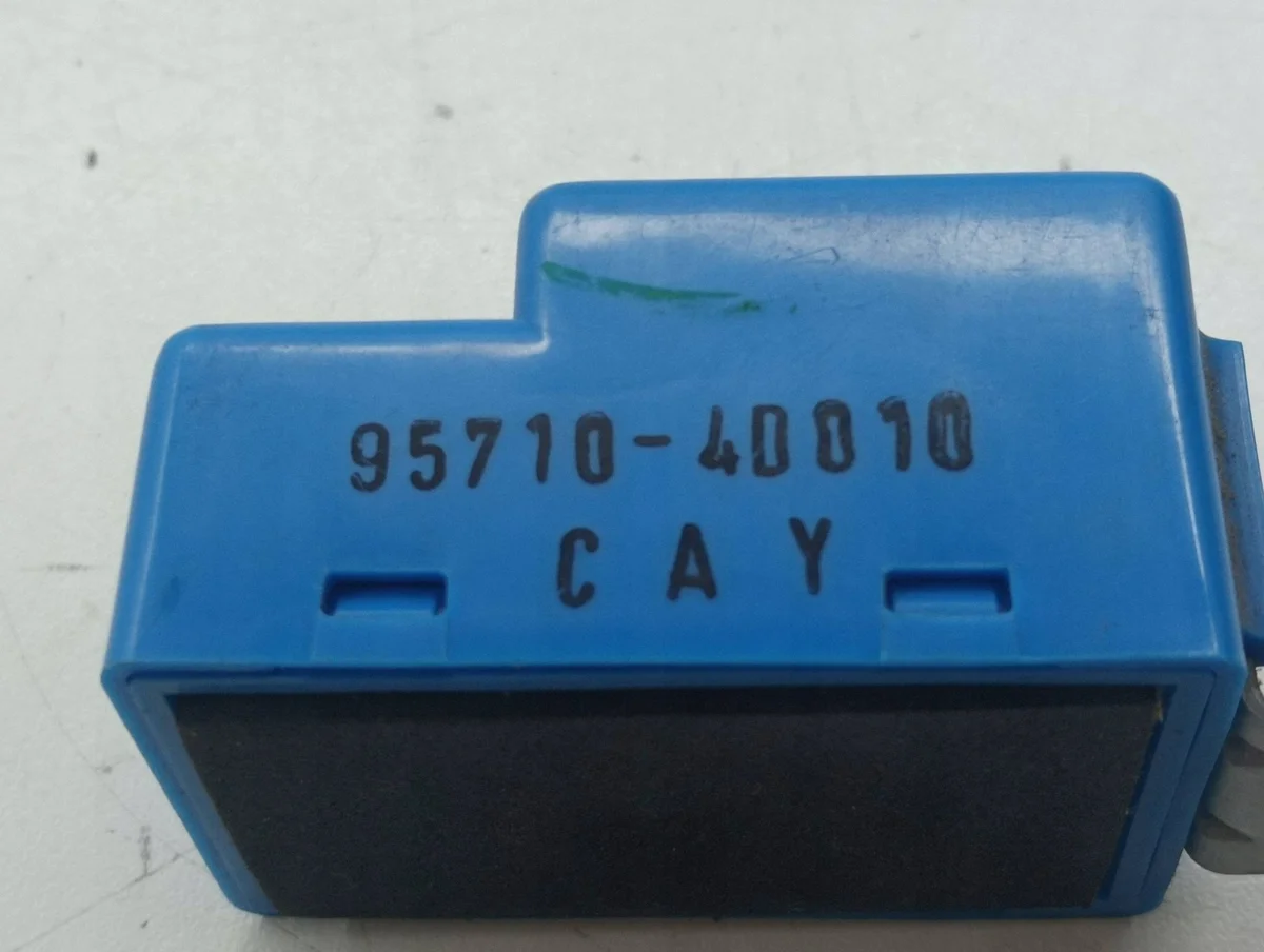 Sensor PDC Kia Carnival 957104D010 Usado image 5