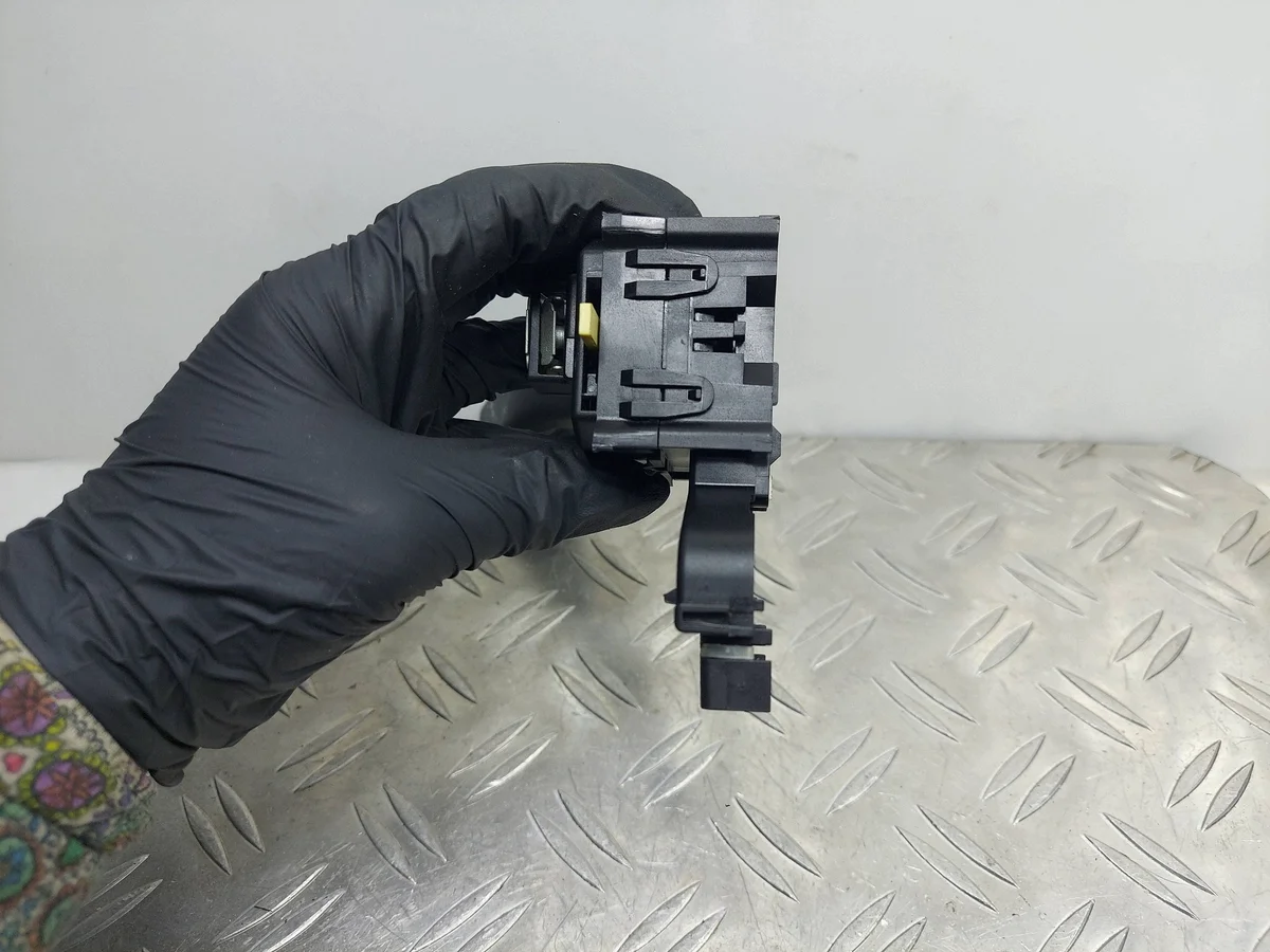 Comutador de Seta VW Touran 1K0953513E Usado image 3