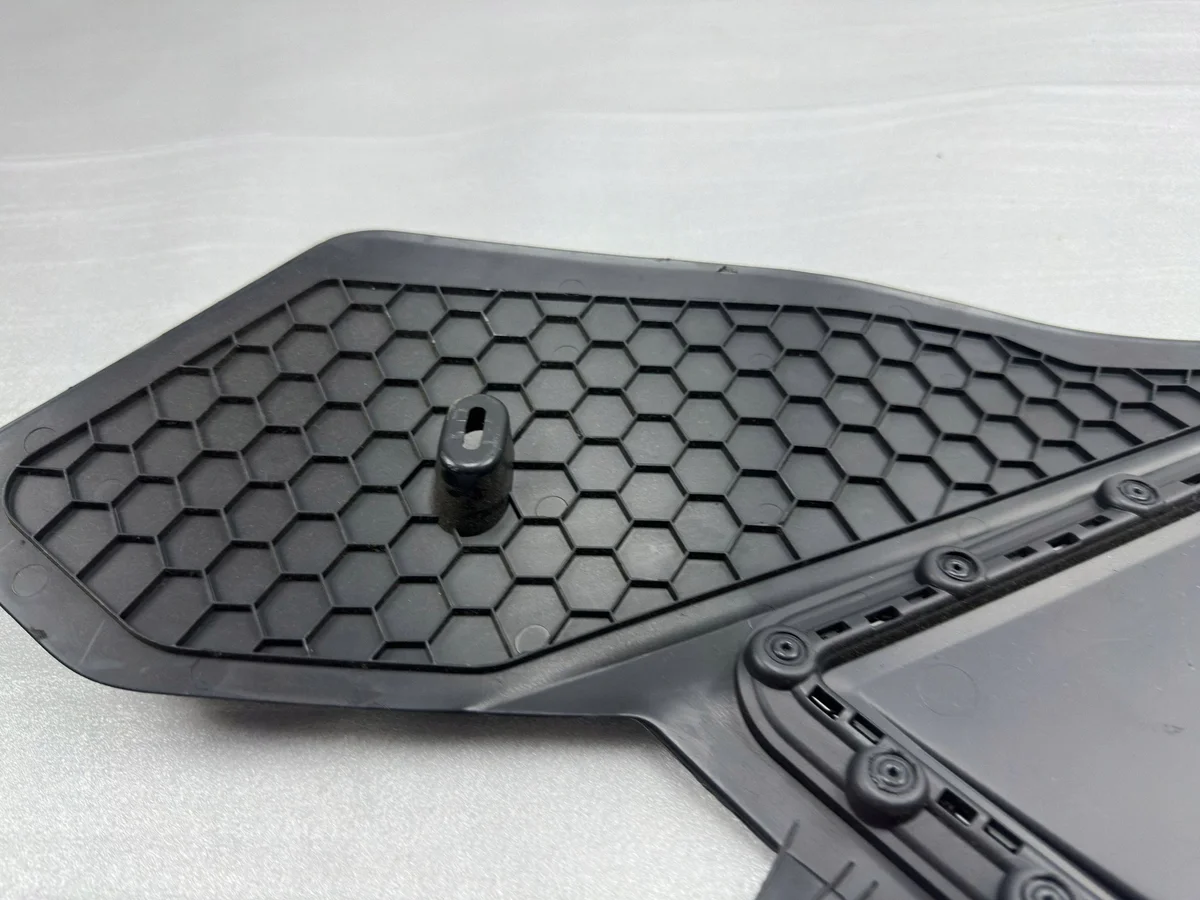 VW Tiguan Seitenverkleidung Mittelkonsole 5NC863045A image 9