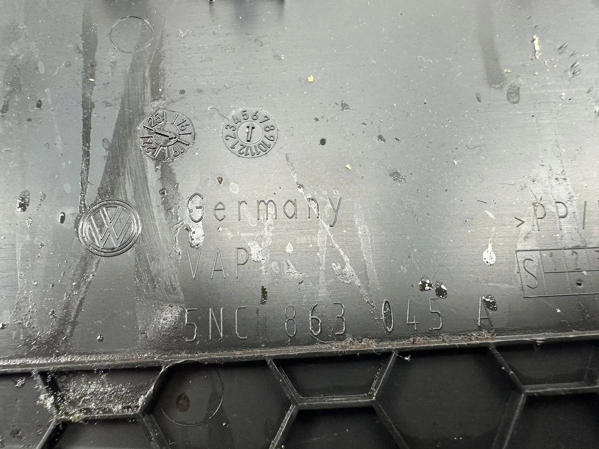 VW Tiguan Seitenverkleidung Mittelkonsole 5NC863045A image 10