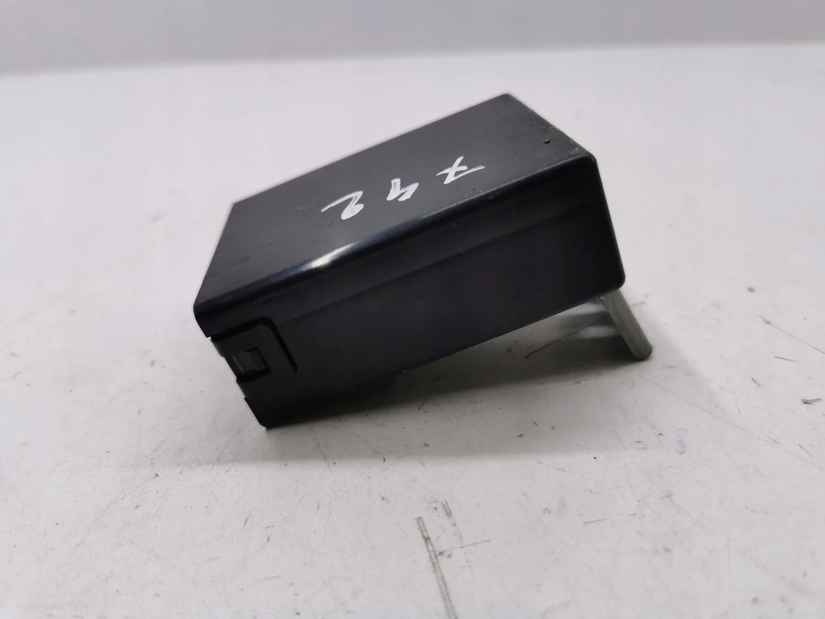 Toyota Corolla E120 E130 Computer Module image 3