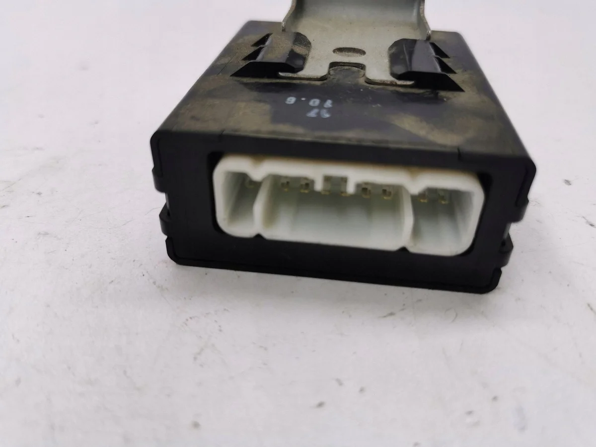 Toyota Corolla E120 E130 Computer Module image 4