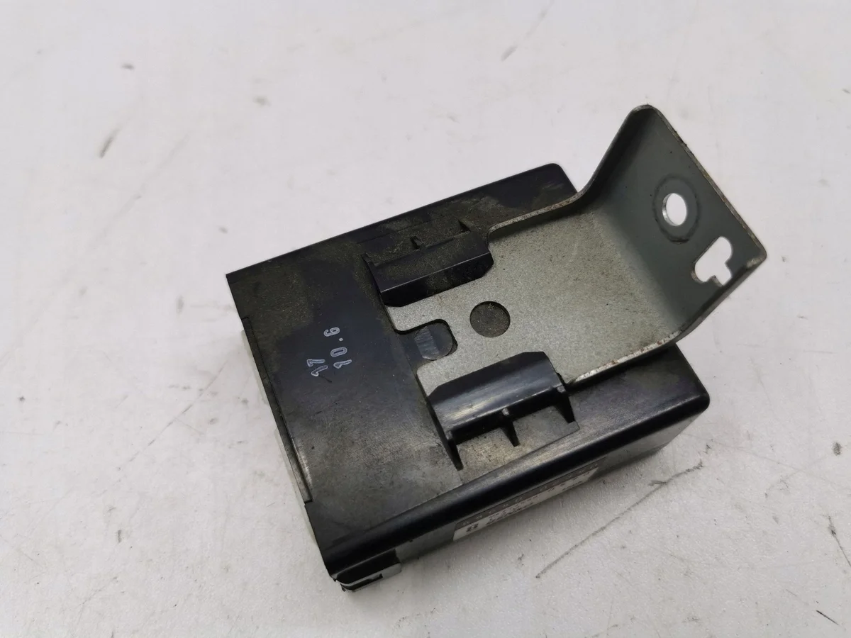Toyota Corolla E120 E130 Computer Module image 6