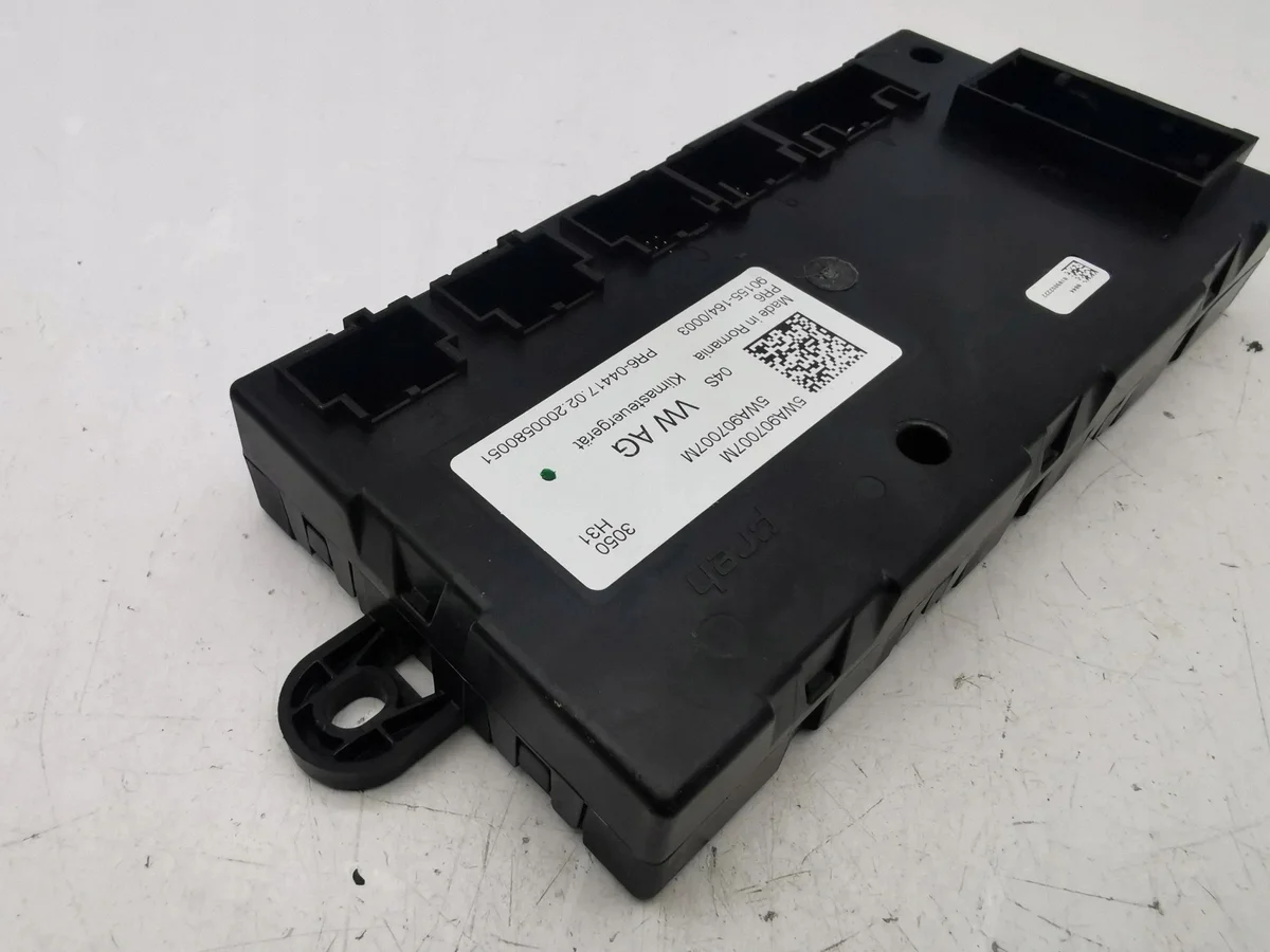 Volkswagen Golf VIII 2020 computer module image 5