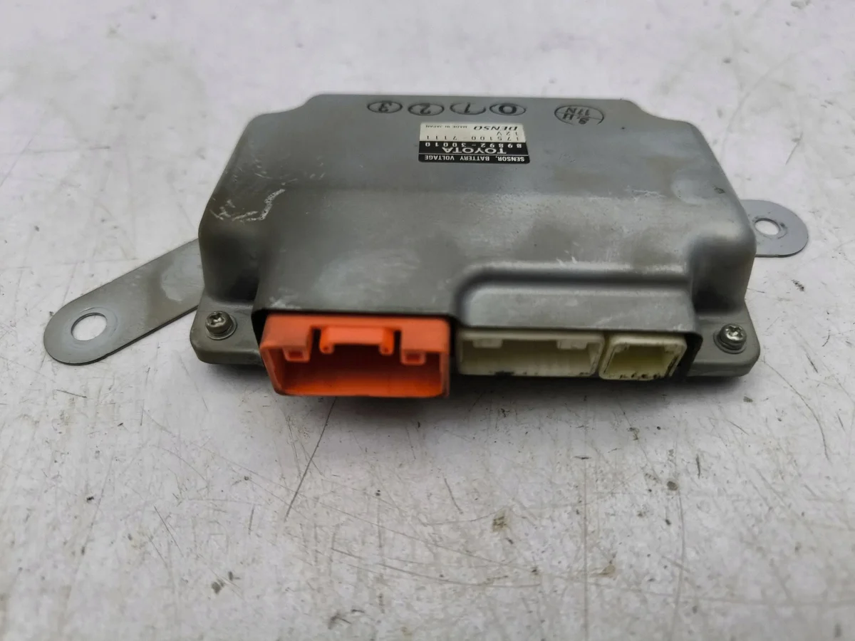 Lexus GS computer module 8989230010 image 4