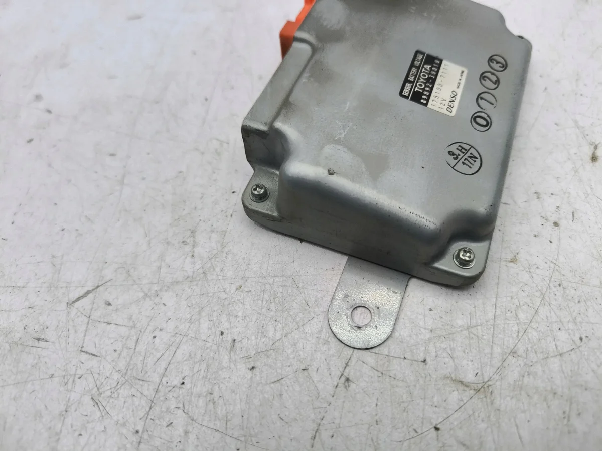Lexus GS computer module 8989230010 image 5