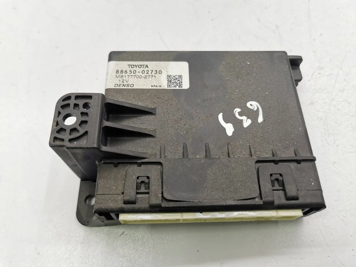 Toyota Auris 150 computer 8865002730